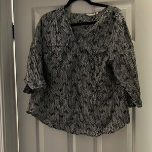 Women's Black and White Patterned Top